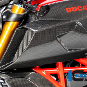 Kryt přívodu vzduchu levý z karbonu lesklý na motocykly DUCATI Diavel 1260 od 2019
